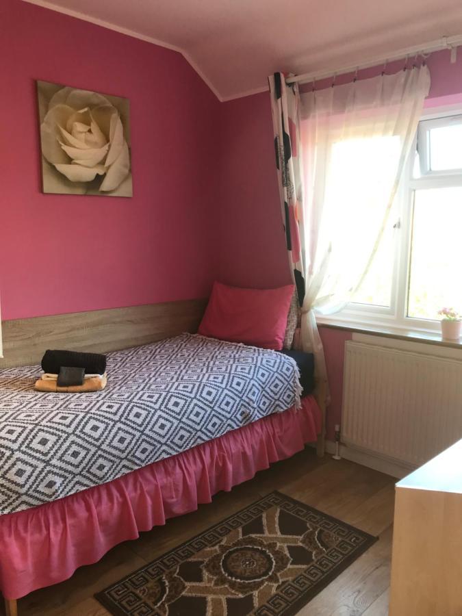 Becontreelodge Dagenham Bagian luar foto